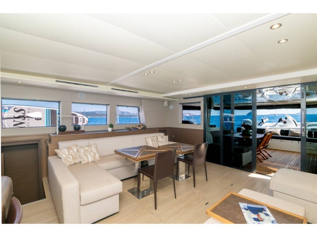 Lagoon 620  The Sun - FIRST CLASS