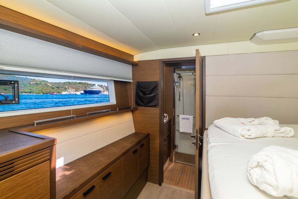Lagoon 620  The Sun - FIRST CLASS