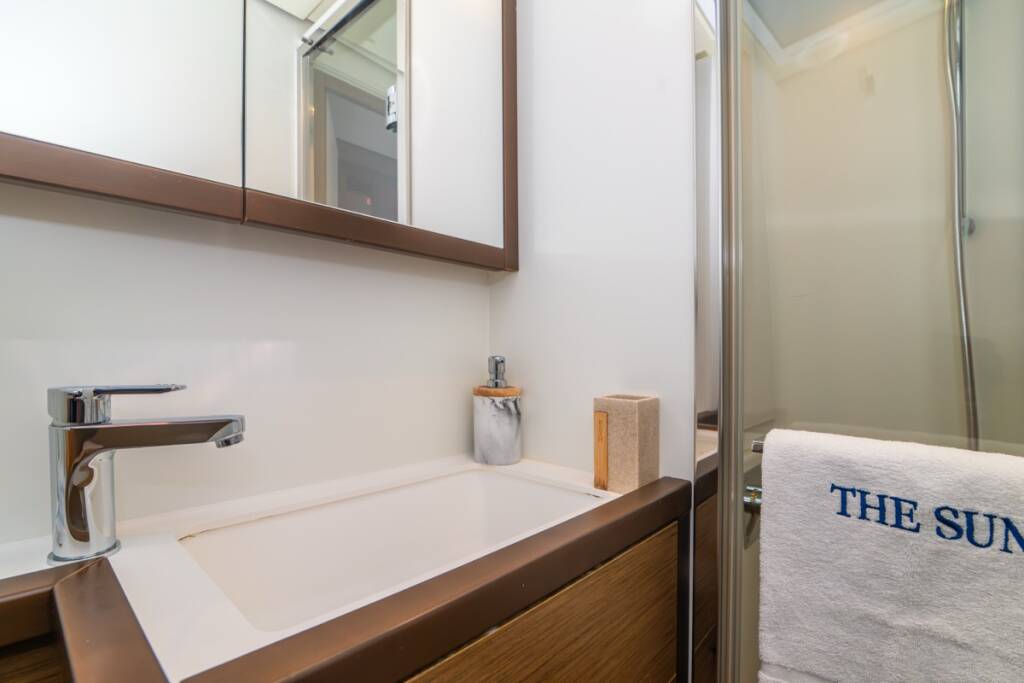 Lagoon 620  The Sun - FIRST CLASS