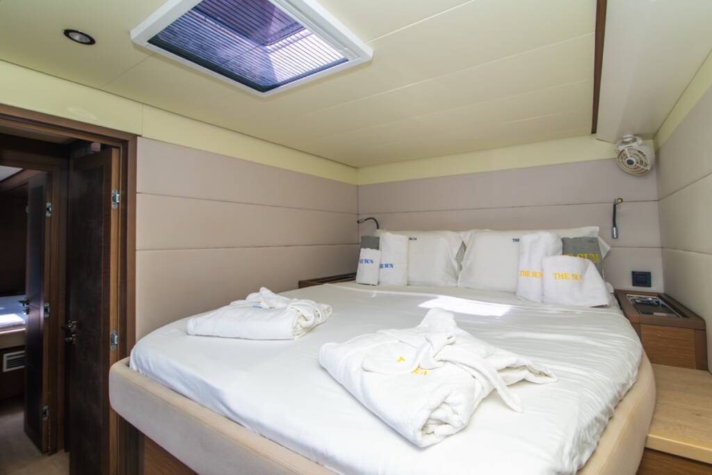 Lagoon 620  The Sun - FIRST CLASS