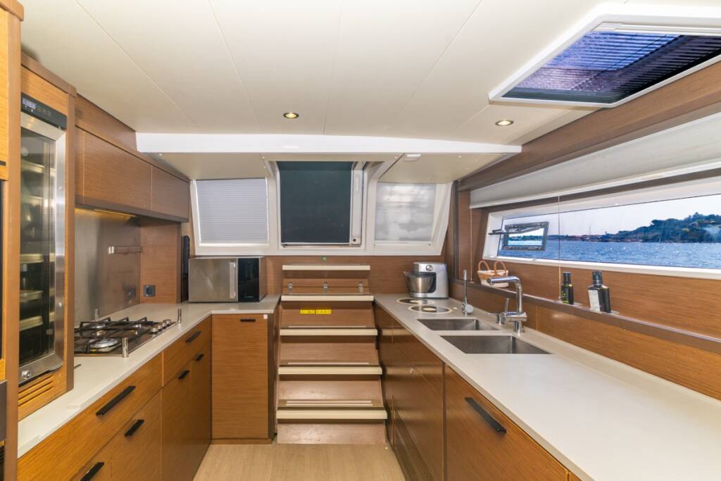 Lagoon 620  The Sun - FIRST CLASS