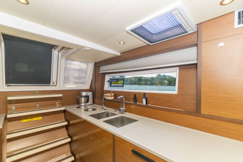 Lagoon 620  The Sun - FIRST CLASS