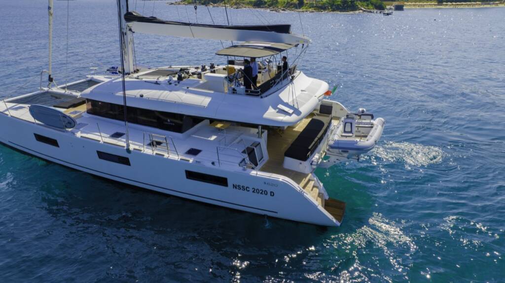 Lagoon 620  The Sun - FIRST CLASS