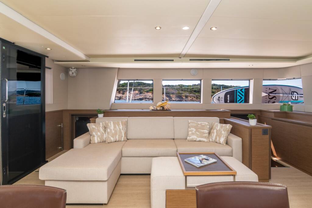 Lagoon 620  The Sun - FIRST CLASS