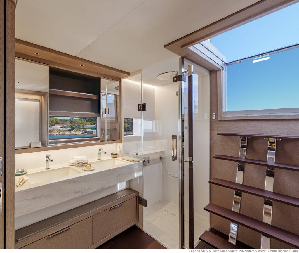 Lagoon Sixty 5  SAILUXE - Aura