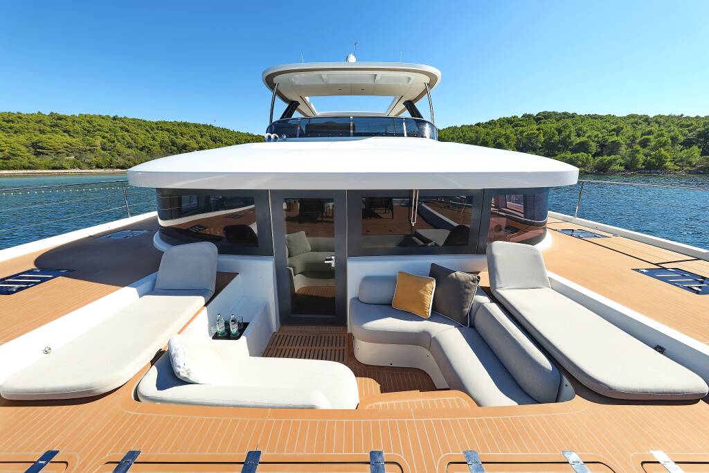 Lagoon Sixty 7 MASTERMIND