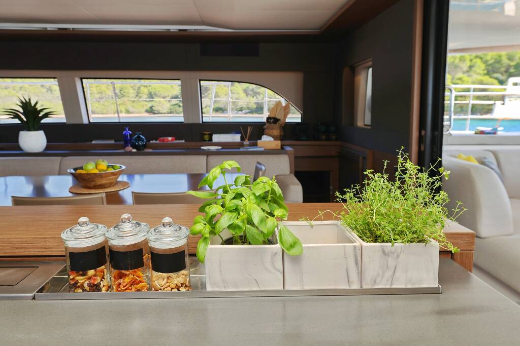 Lagoon Sixty 7 MASTERMIND