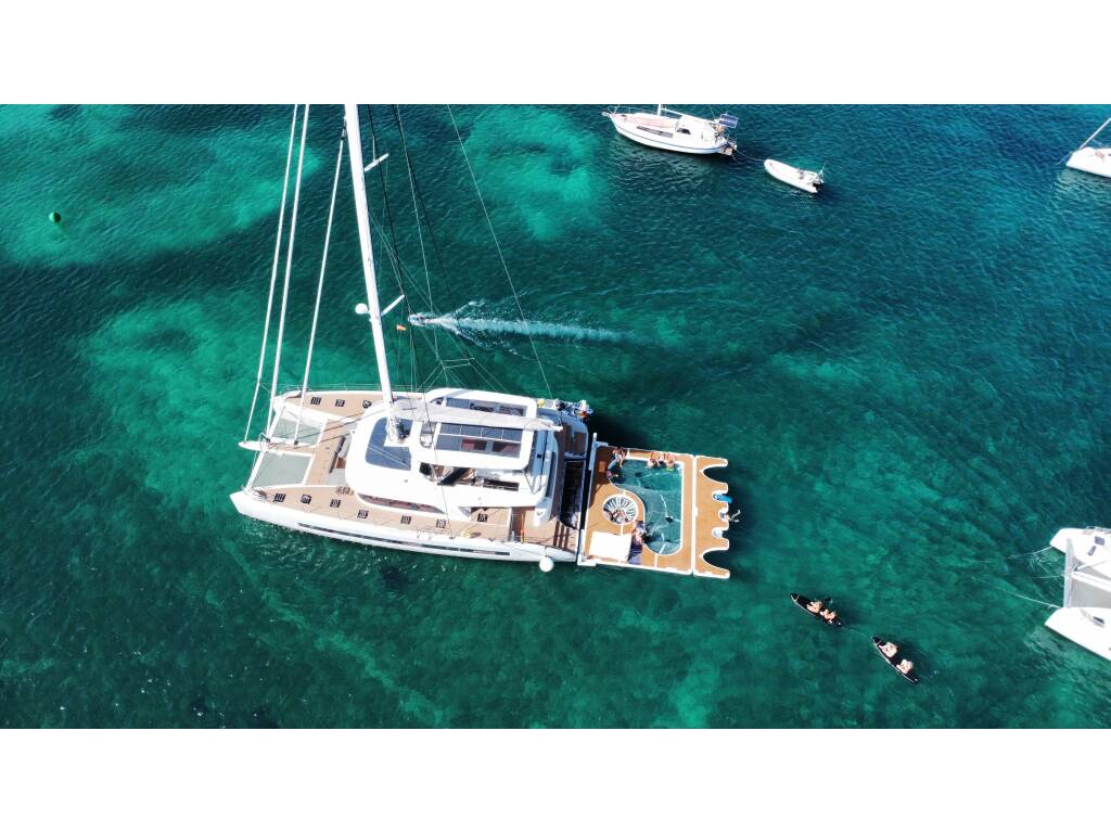 Lagoon Sixty5 TriWing Endor
