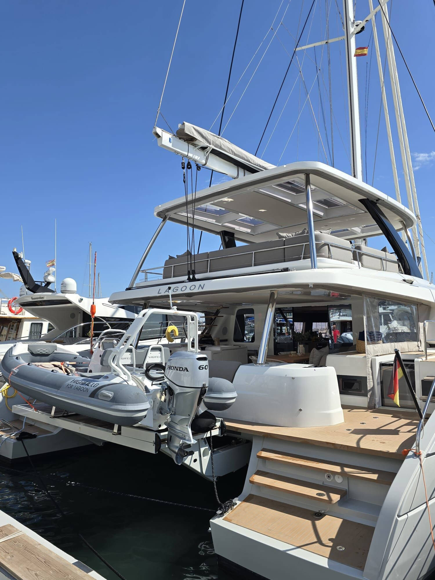 Lagoon Sixty5 TriWing Endor