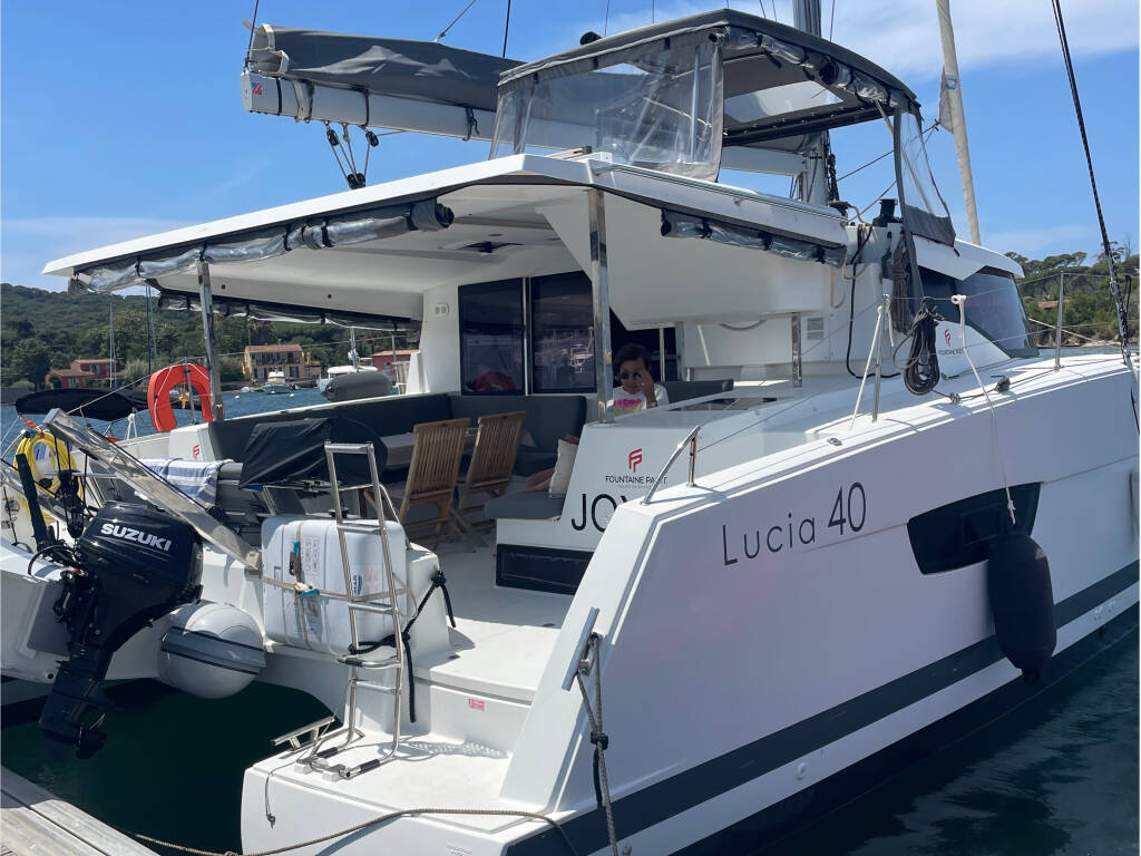 Lucia 40_4 cabins JOY