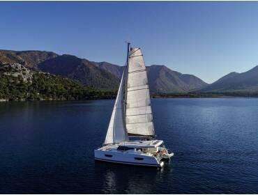 Lucia 40 • Amber