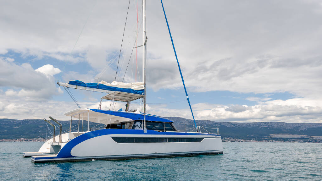 Luna 49 Blue