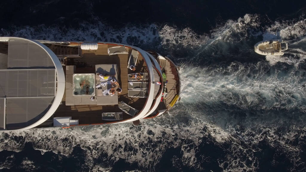 Luxury Motor Yacht Ban