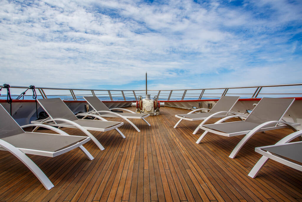 Luxury Motor Yacht Ban