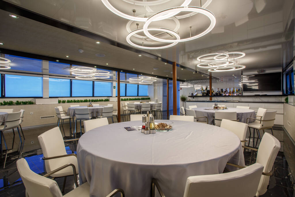 Luxury Motor Yacht Ban