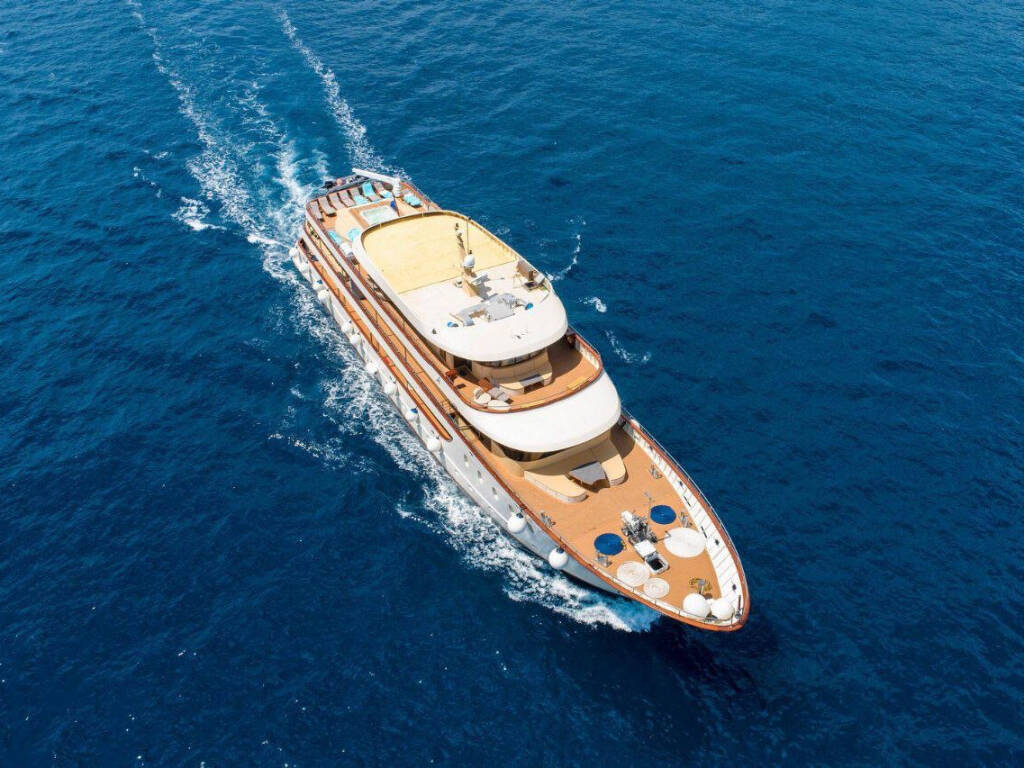 Luxury Motor Yacht Swallow