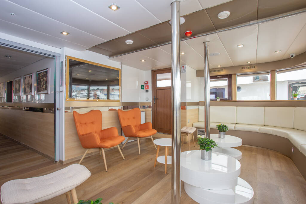 Luxury Motor Yacht Swallow