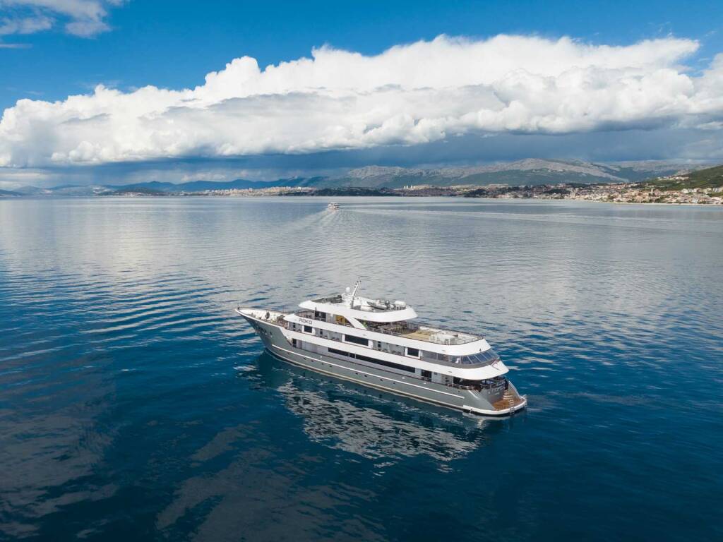 Luxury Motor Yacht Roko