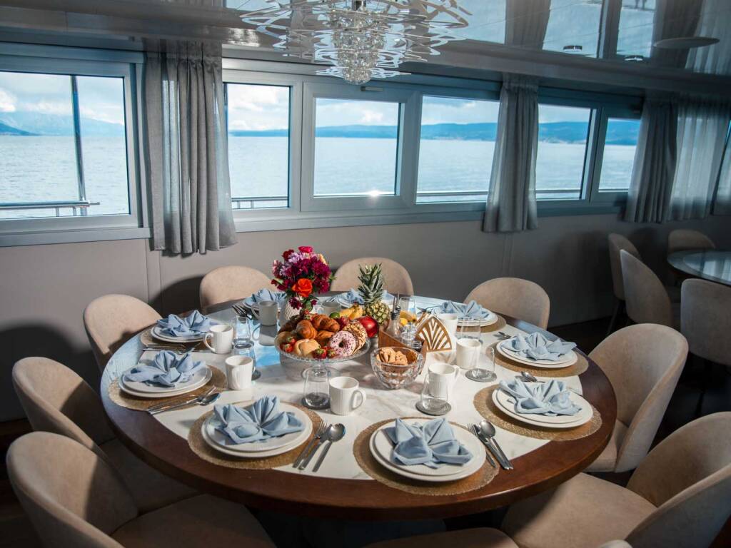 Luxury Motor Yacht Roko