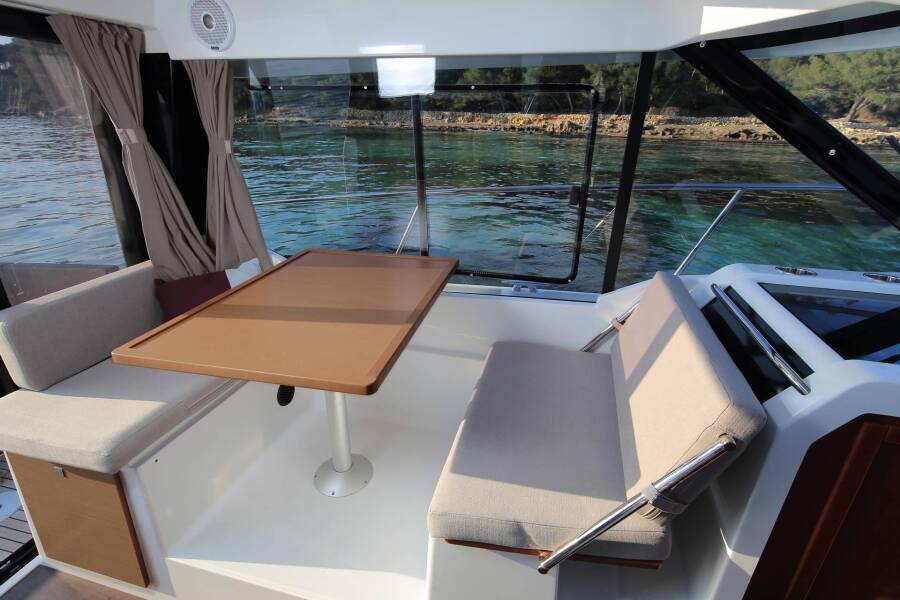 Merry Fisher 895 Offshore Salty Kiss