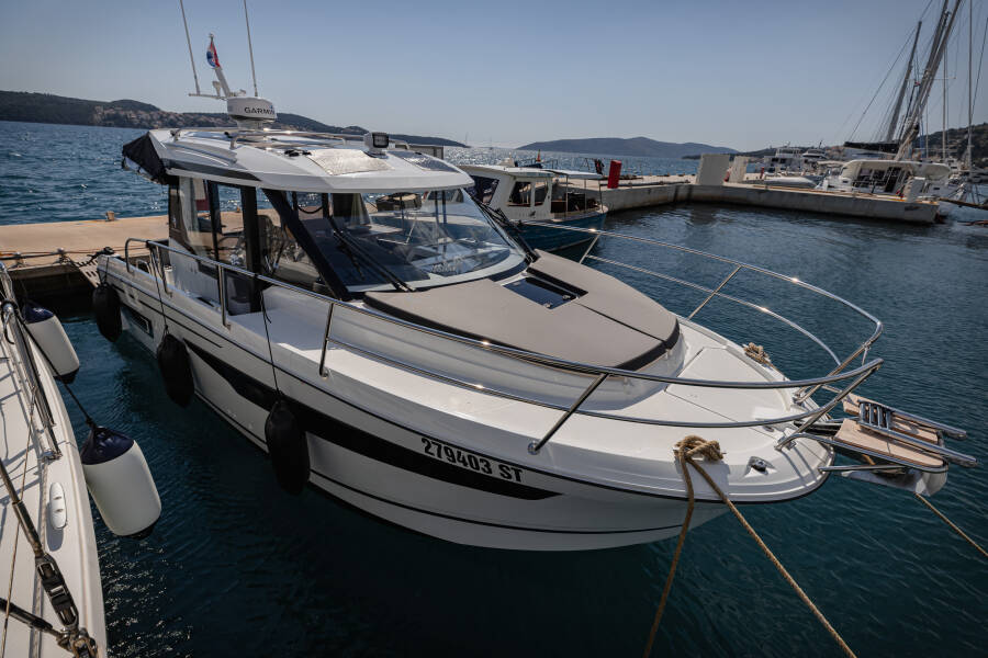 Merry Fisher 895 Offshore • Shearwater