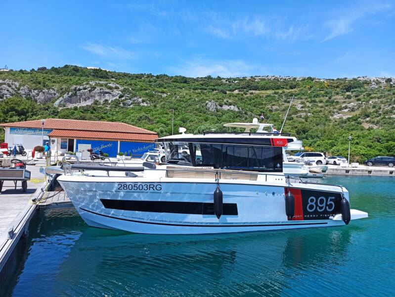Merry Fisher 895 Sport Offshore • Surprise
