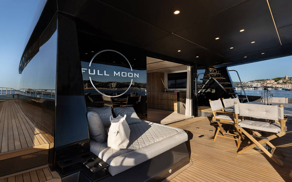 Moon 60 sail Full Moon