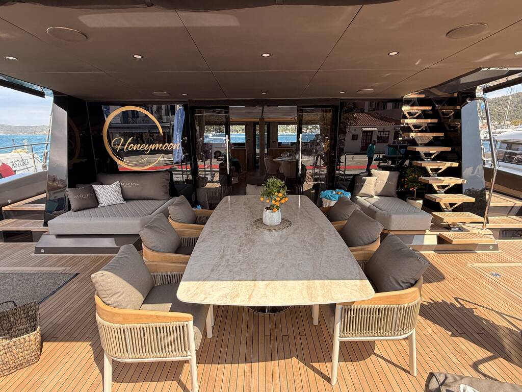 Moon Yacht 65 Honeymoon