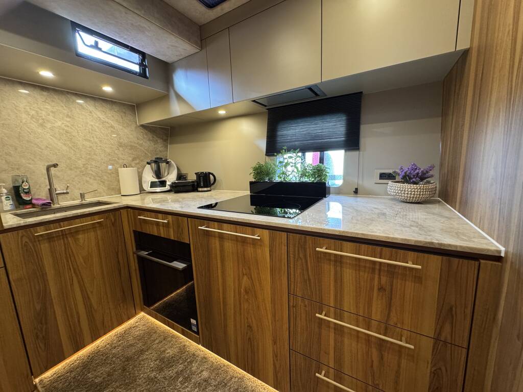 Moon Yacht 65 Honeymoon
