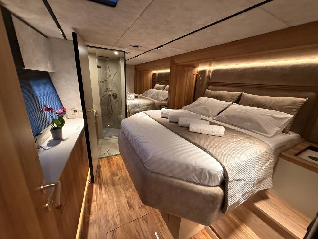 Moon Yacht 65 Honeymoon