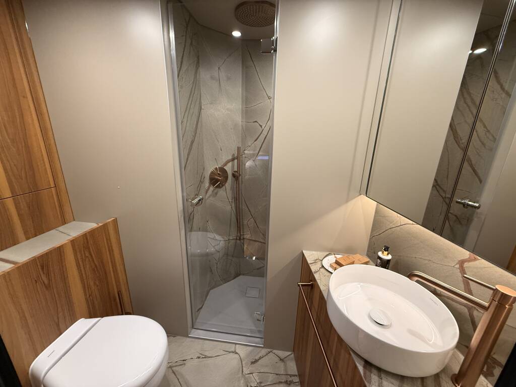 Moon Yacht 65 Honeymoon