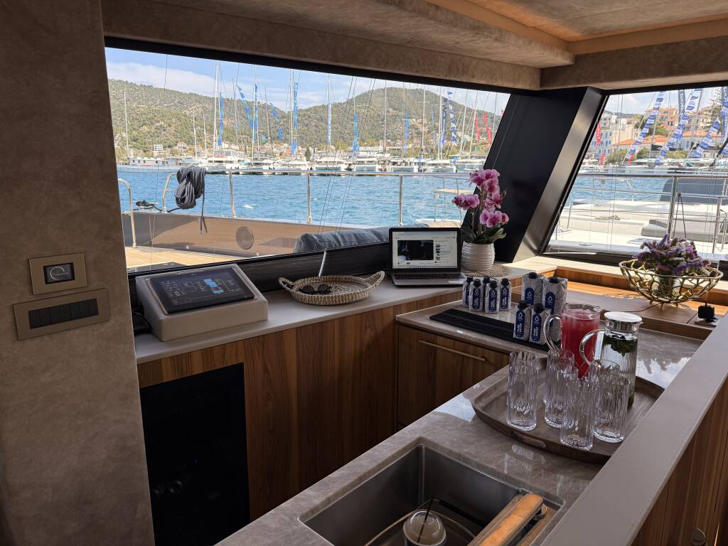 Moon Yacht 65 Honeymoon