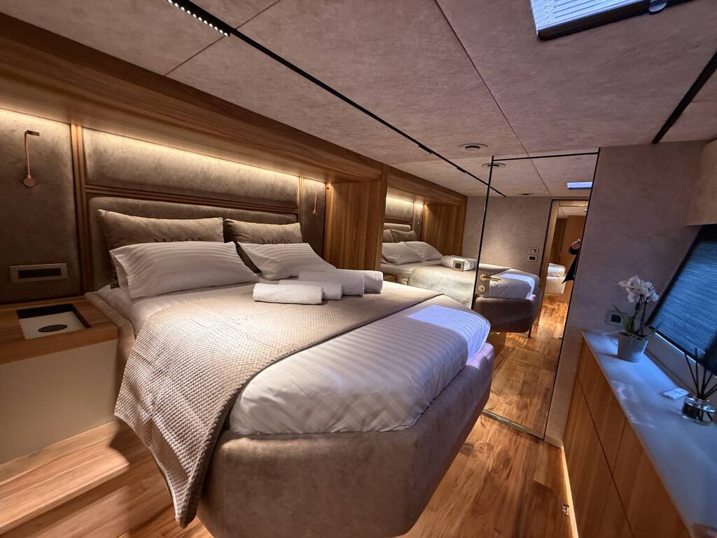 Moon Yacht 65 Honeymoon