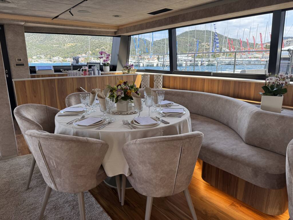 Moon Yacht 65 Honeymoon