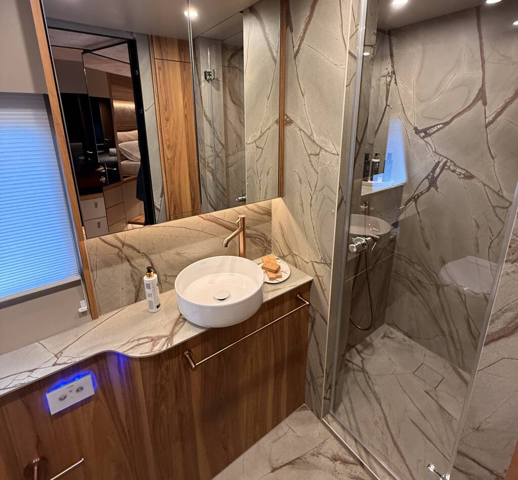 Moon Yacht 65 Honeymoon