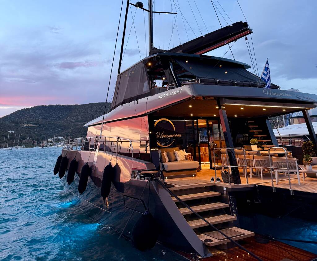 Moon Yacht 65 Honeymoon
