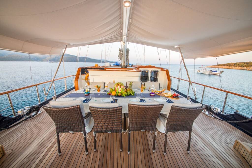 MOTORSAILOR DEA DEL MARE Dea Del Mare