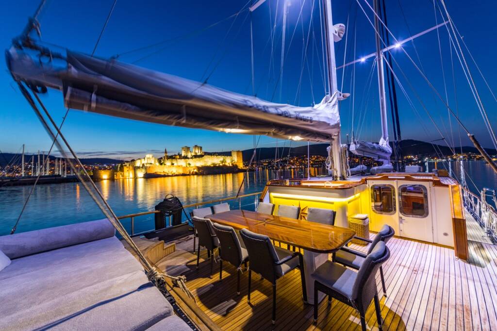 MOTORSAILOR DEA DEL MARE Dea Del Mare