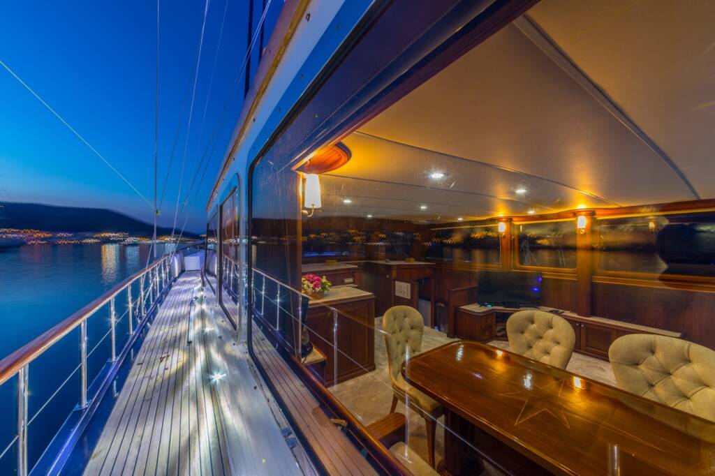 MOTORSAILOR DEA DEL MARE Dea Del Mare