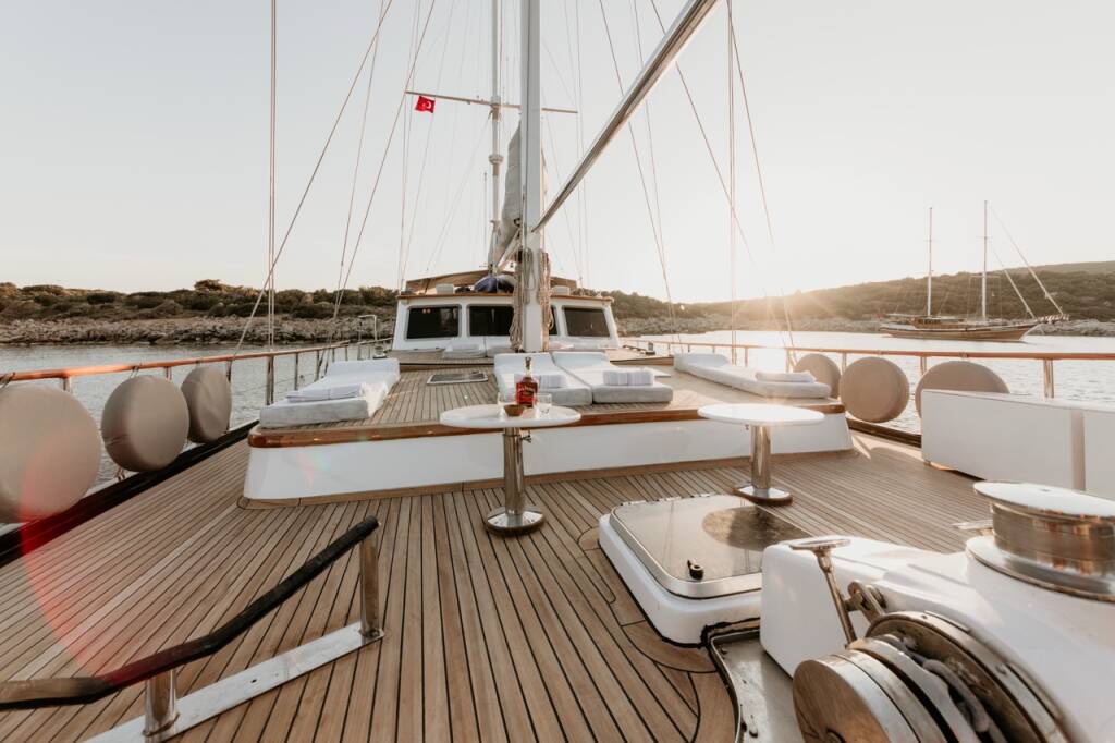 MOTORSAILOR DEA DEL MARE Dea Del Mare