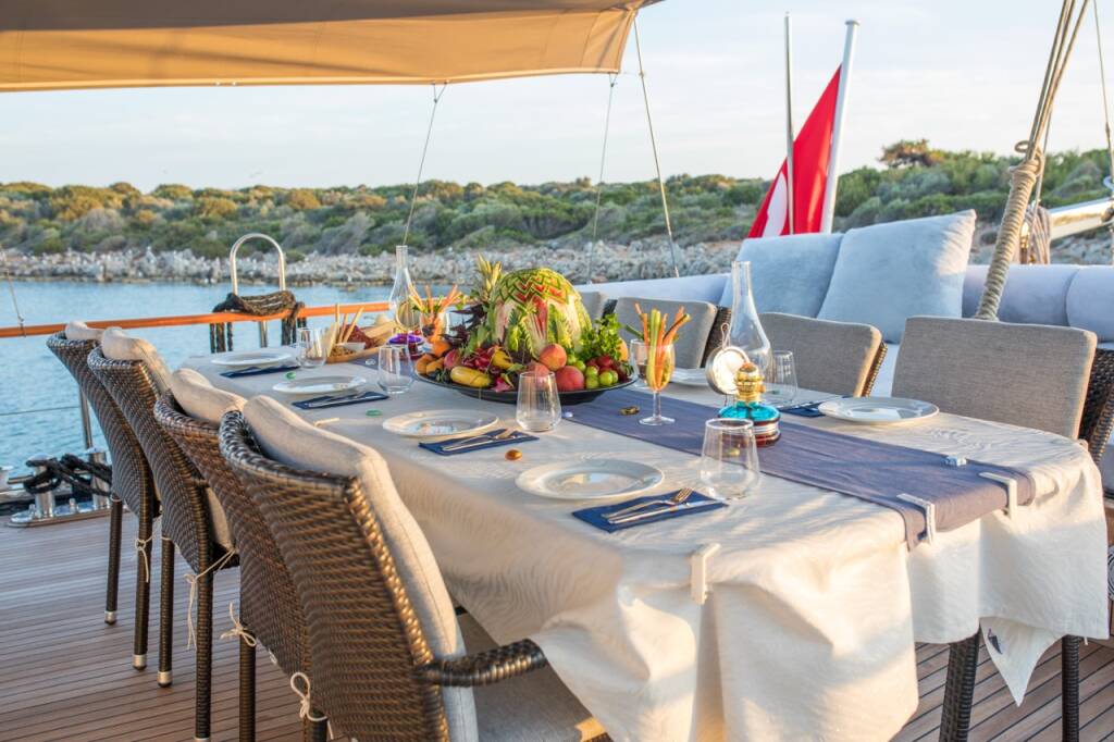 MOTORSAILOR DEA DEL MARE Dea Del Mare