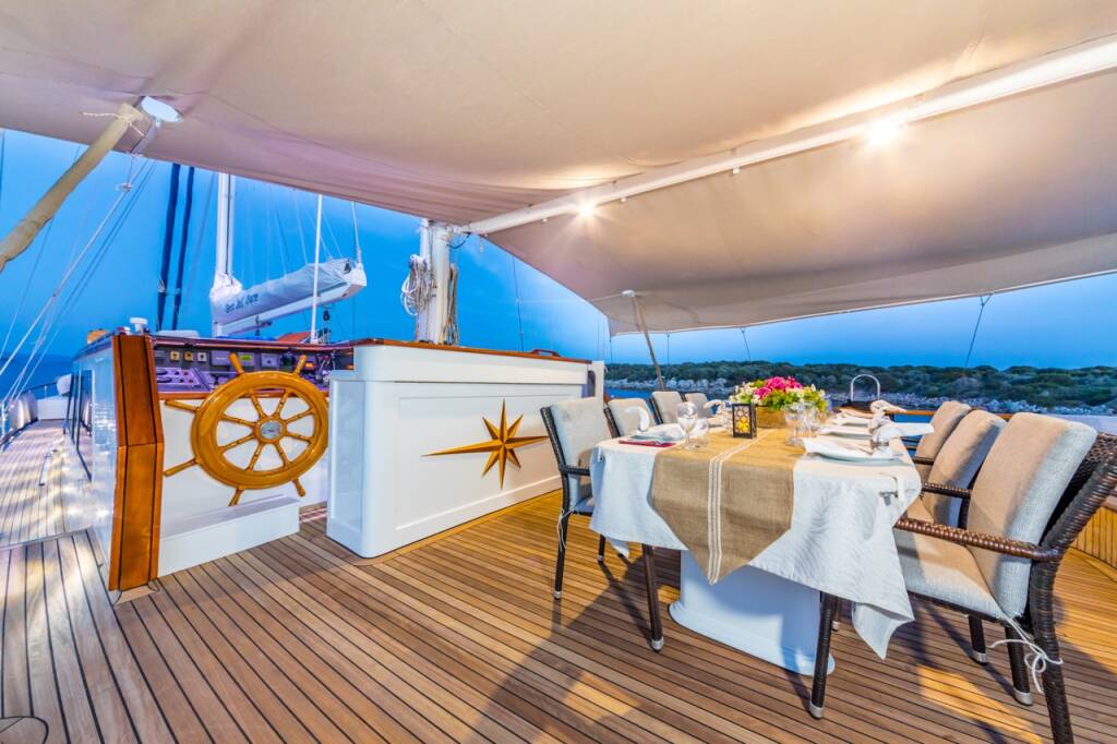 MOTORSAILOR DEA DEL MARE Dea Del Mare