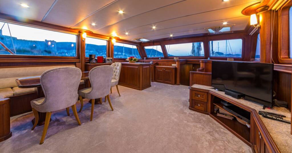 MOTORSAILOR DEA DEL MARE Dea Del Mare