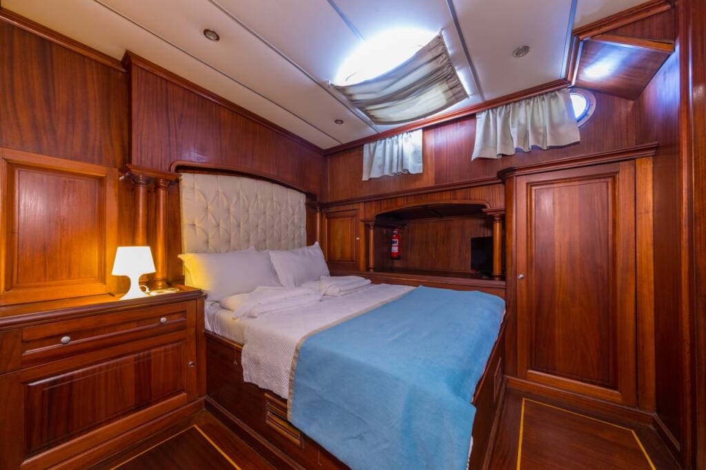 MOTORSAILOR DEA DEL MARE Dea Del Mare