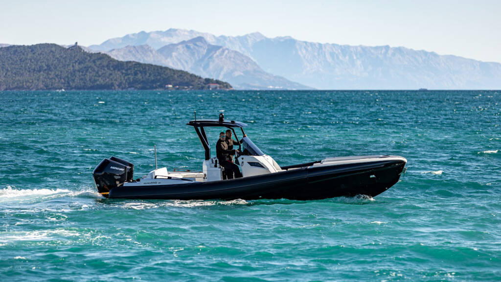 Motoryacht Silent World