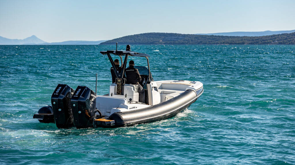 Motoryacht Silent World