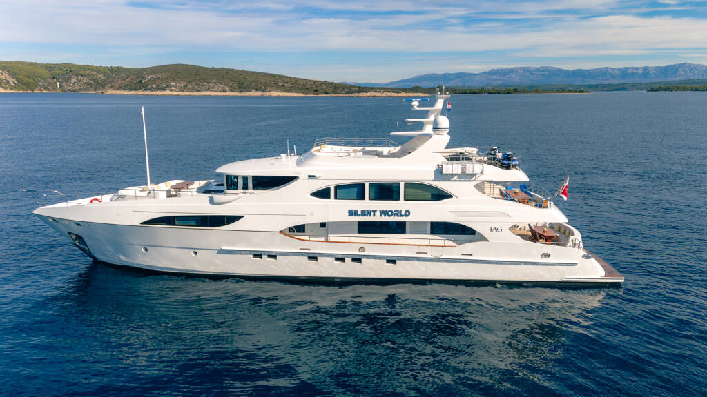Motoryacht Silent World