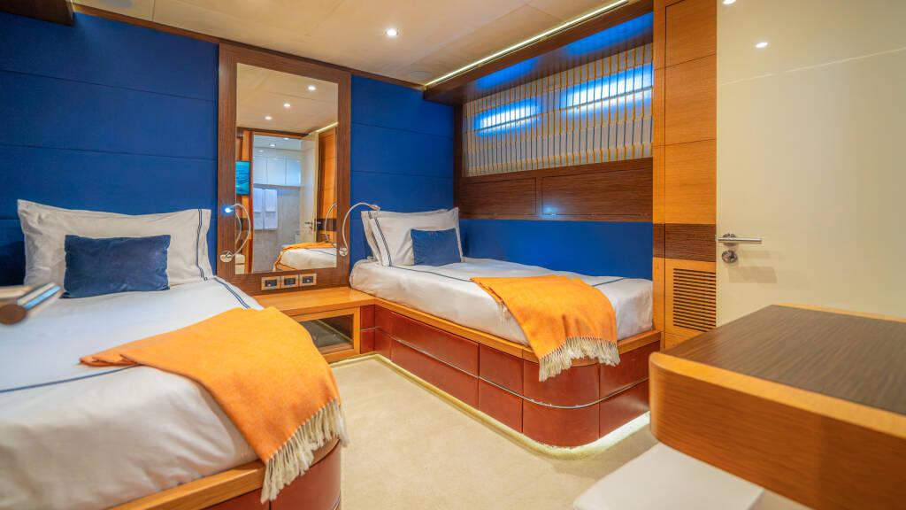 Motoryacht Silent World