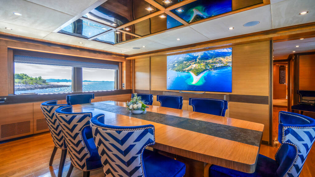 Motoryacht Silent World