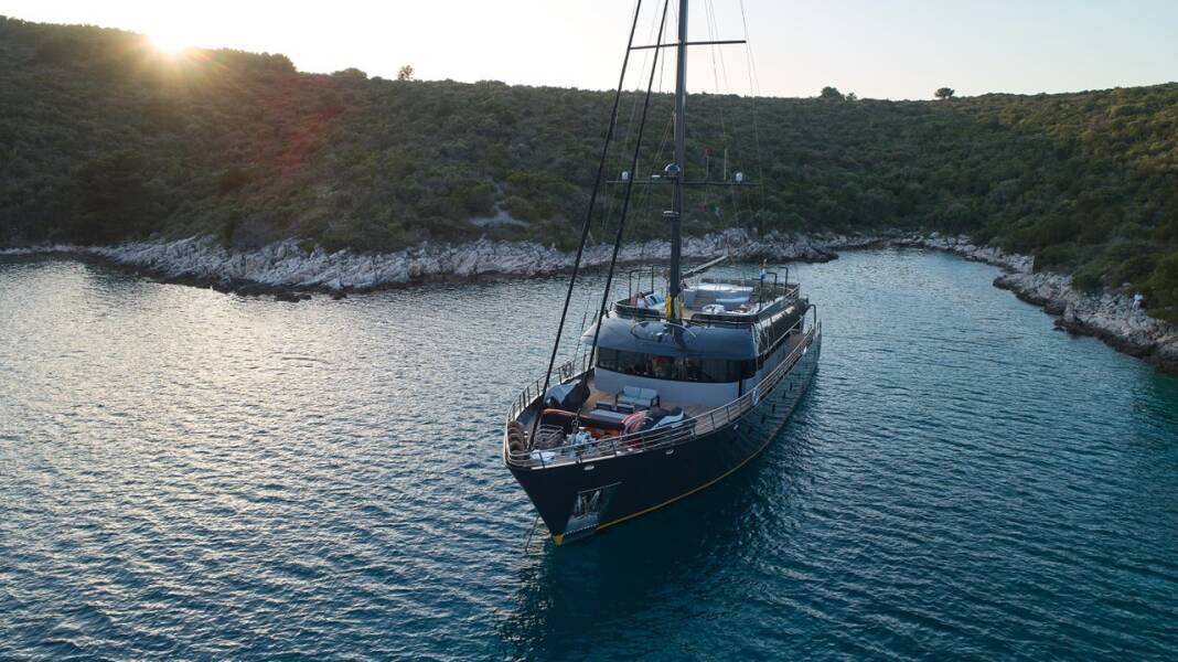 M/S Rara Avis Rara Avis